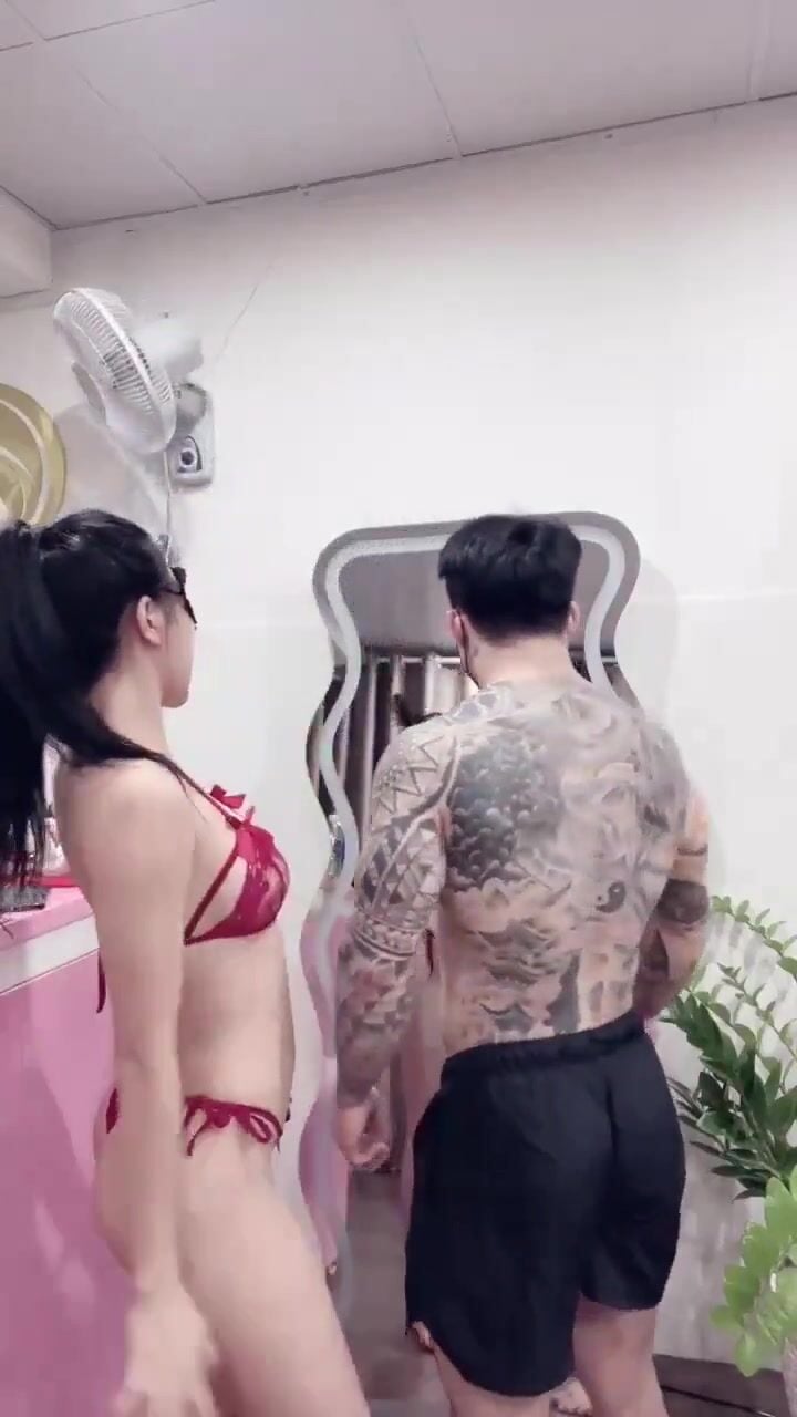 Hot Girl Vú To Khủng Bị Cặc To Khổng Lồ Đụ Mạnh Rên La Không Ngớt